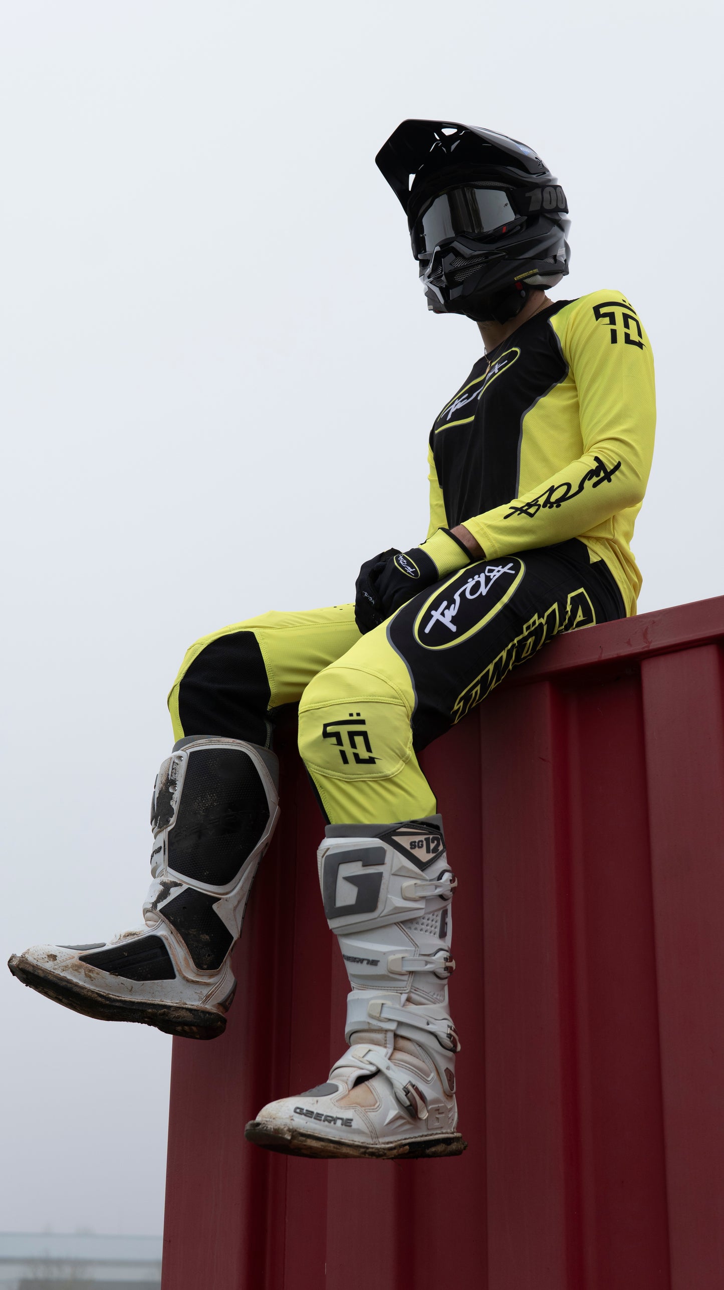 EDGE BLACK YELLOW FLUO